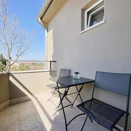 Apartment Caramel Comforts In Stinjan Only 800 Meters From The Pula